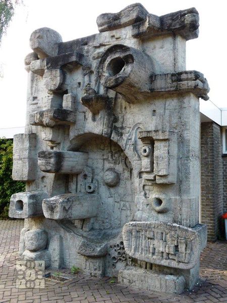 Bestand:Betonreliëf Tweestedenziekenhuis.jpg