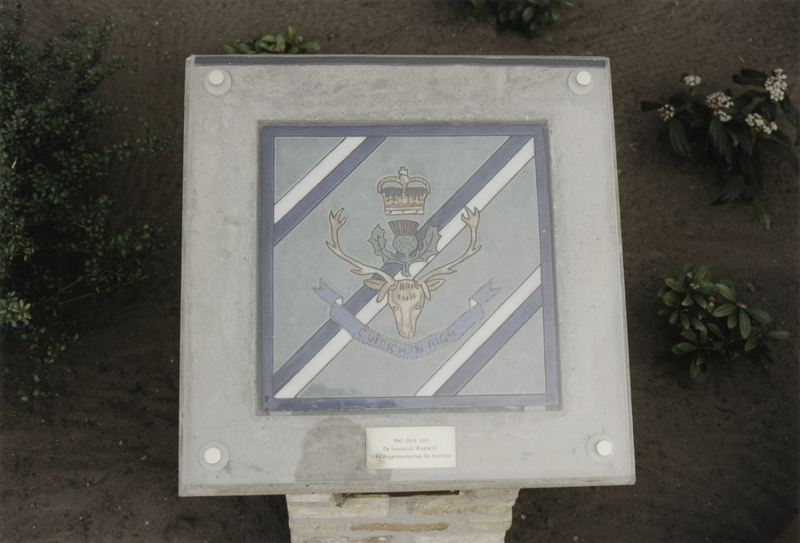 Bestand:GAW196 18044 Gedenkteken Bevrijders Embleem.jpg