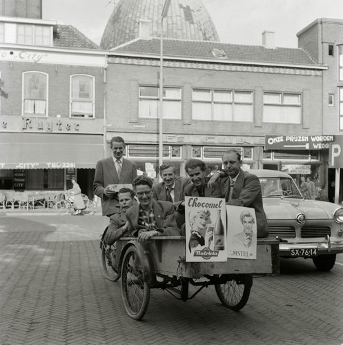 Bestand:Met de bakfiets op kroegentocht.jpg